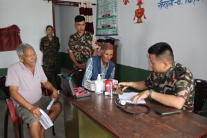 नेपाली सेनाको निःशुल्क स्वास्थ्य शिविरमा ४१३ जना लाभान्वित