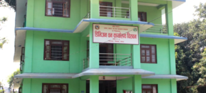 एक लाख क्युफिट काठ निकाल्दै वन कार्यालय